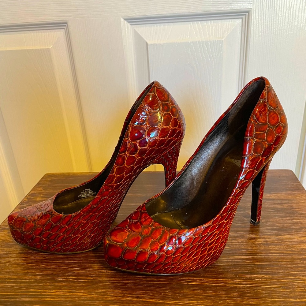Jessica Simpson Red Alligator Pattern Parigi Heels